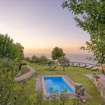Hotel Pera Di